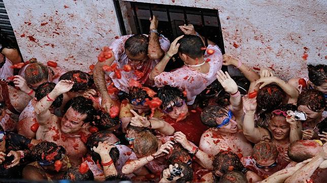 Imagen de la «guerra de tomates» que se celebra cada año en la festividad de la Tomatina de Buñol